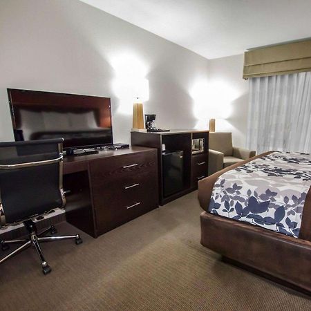 Sleep Inn & Suites And Conference Center Downtown Индианаполис Екстериор снимка