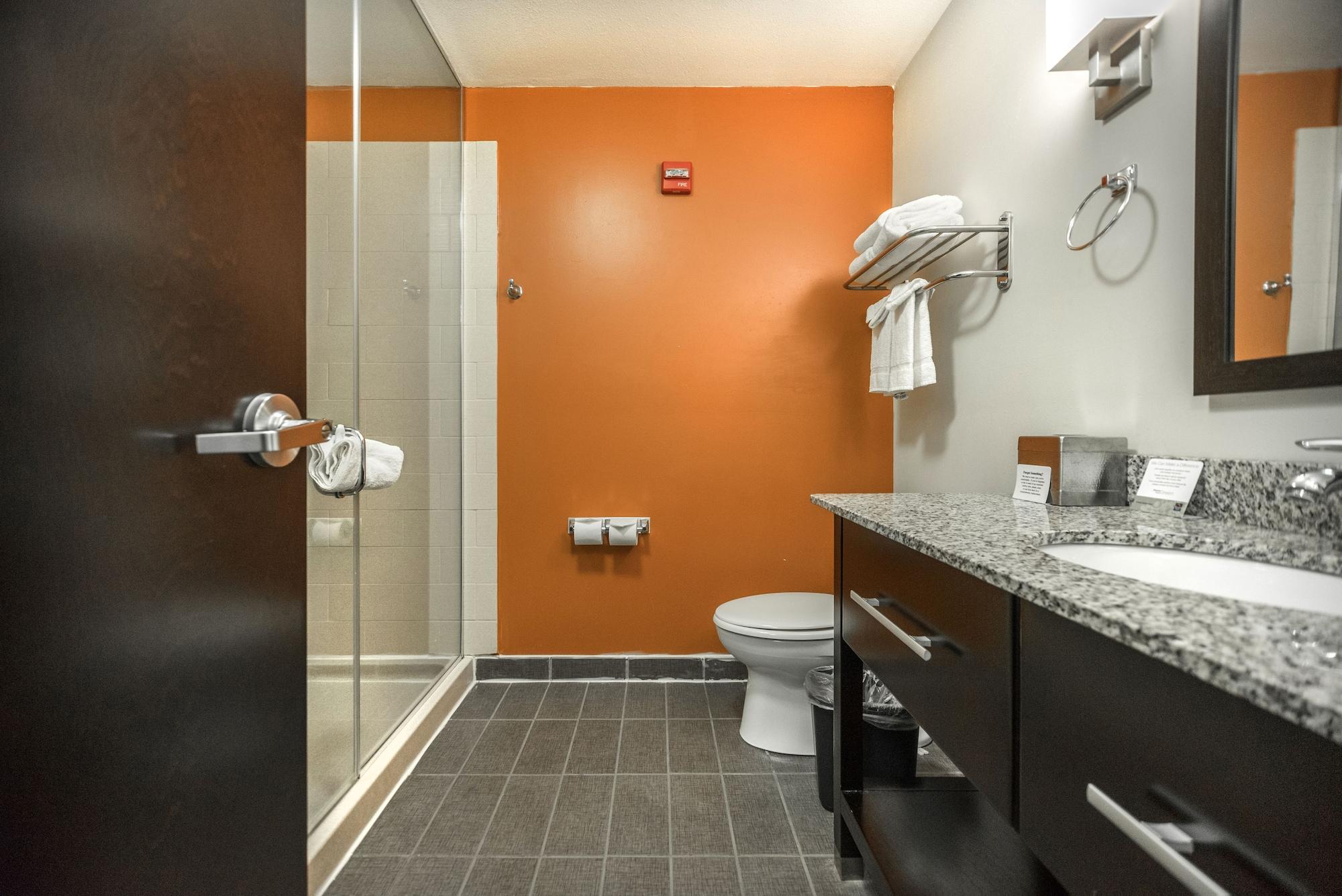 Sleep Inn & Suites And Conference Center Downtown Индианаполис Екстериор снимка