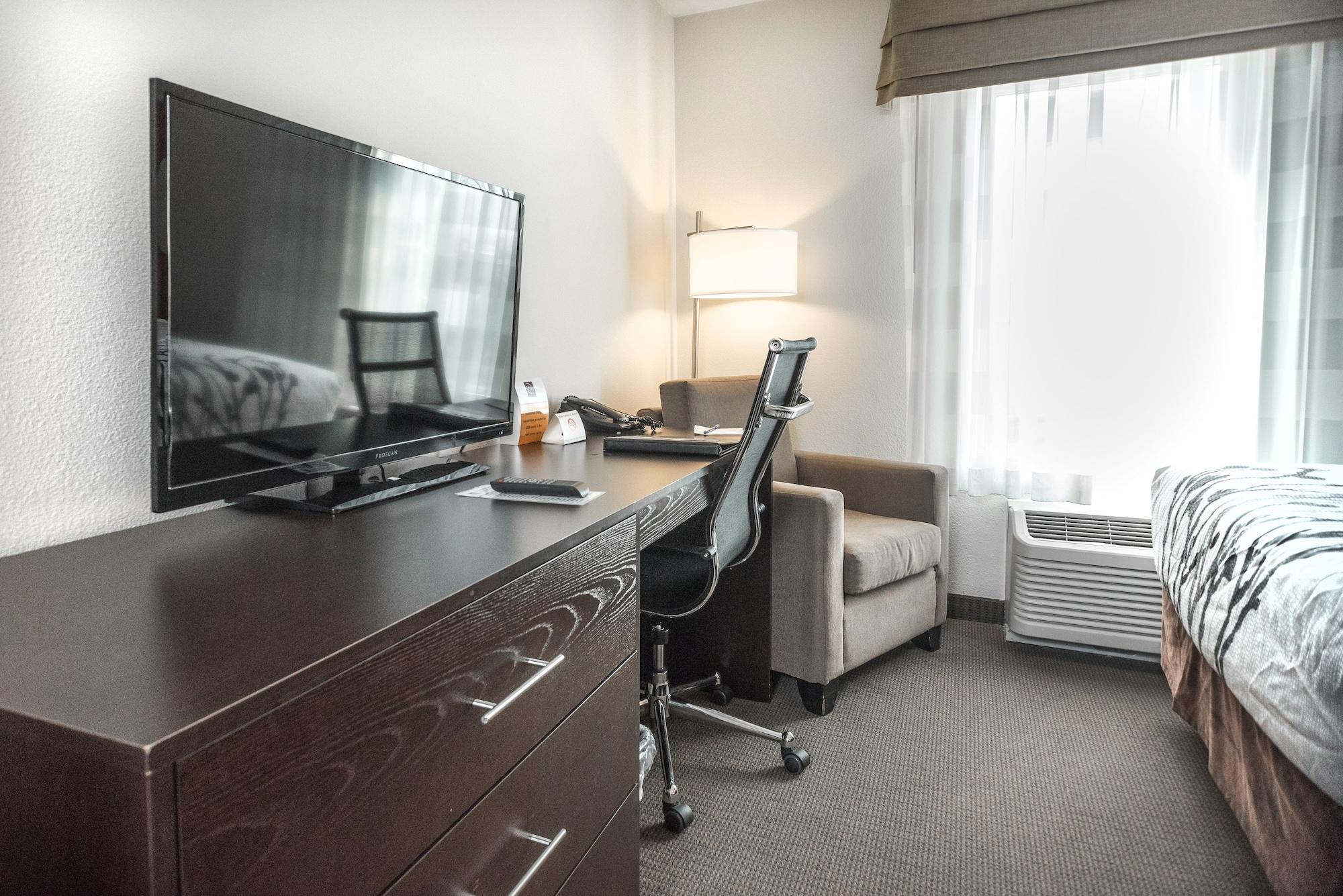 Sleep Inn & Suites And Conference Center Downtown Индианаполис Екстериор снимка