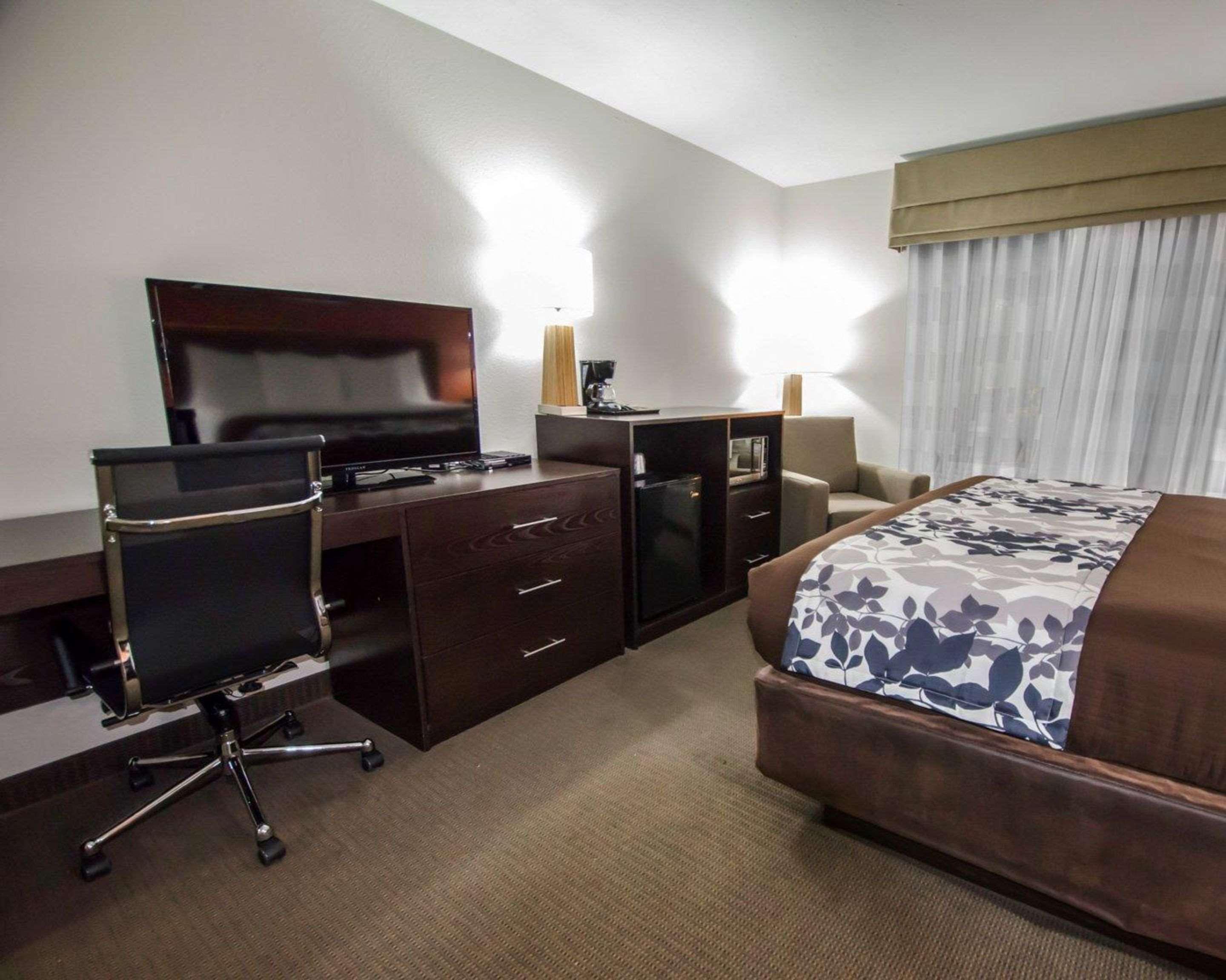 Sleep Inn & Suites And Conference Center Downtown Индианаполис Екстериор снимка