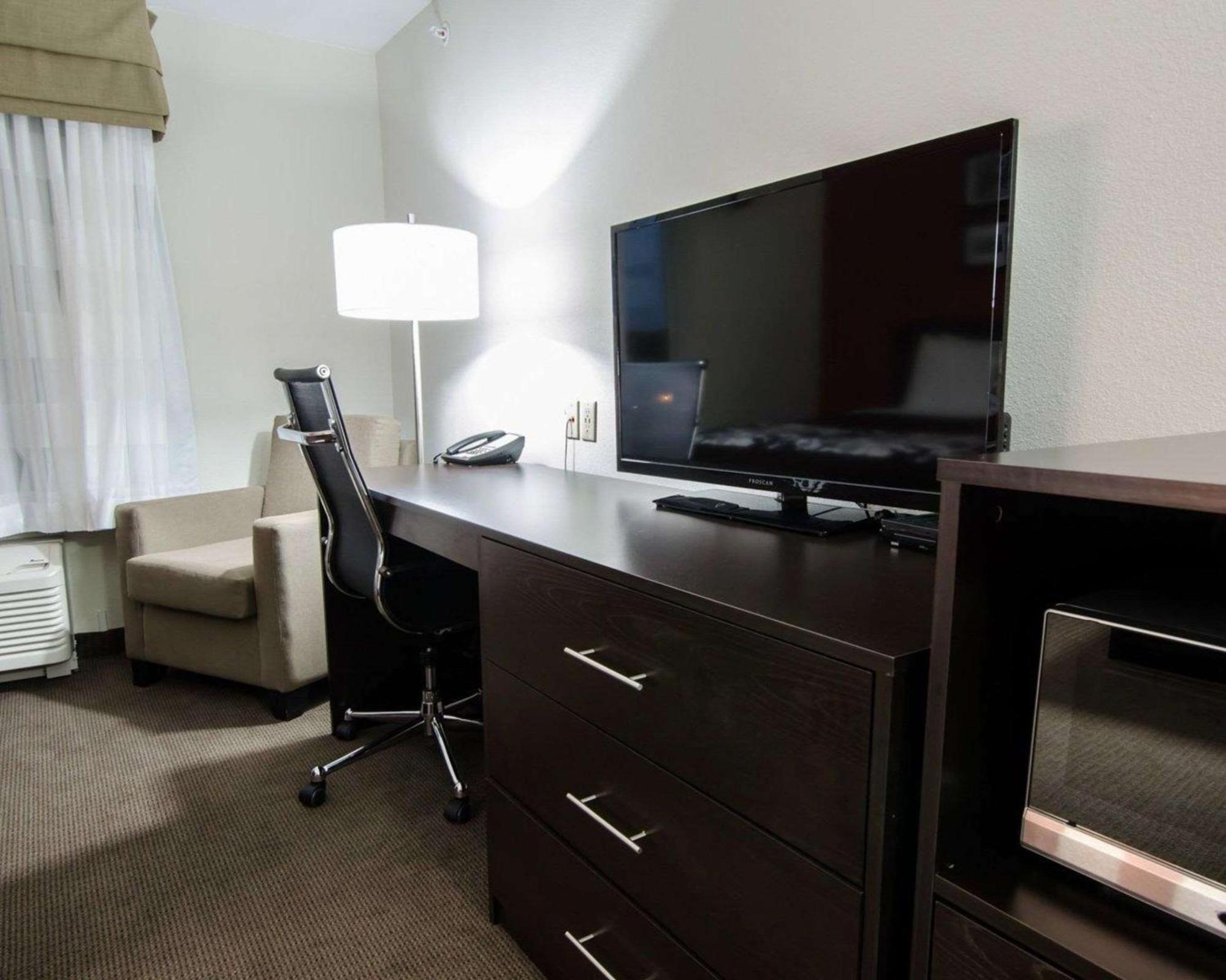 Sleep Inn & Suites And Conference Center Downtown Индианаполис Екстериор снимка