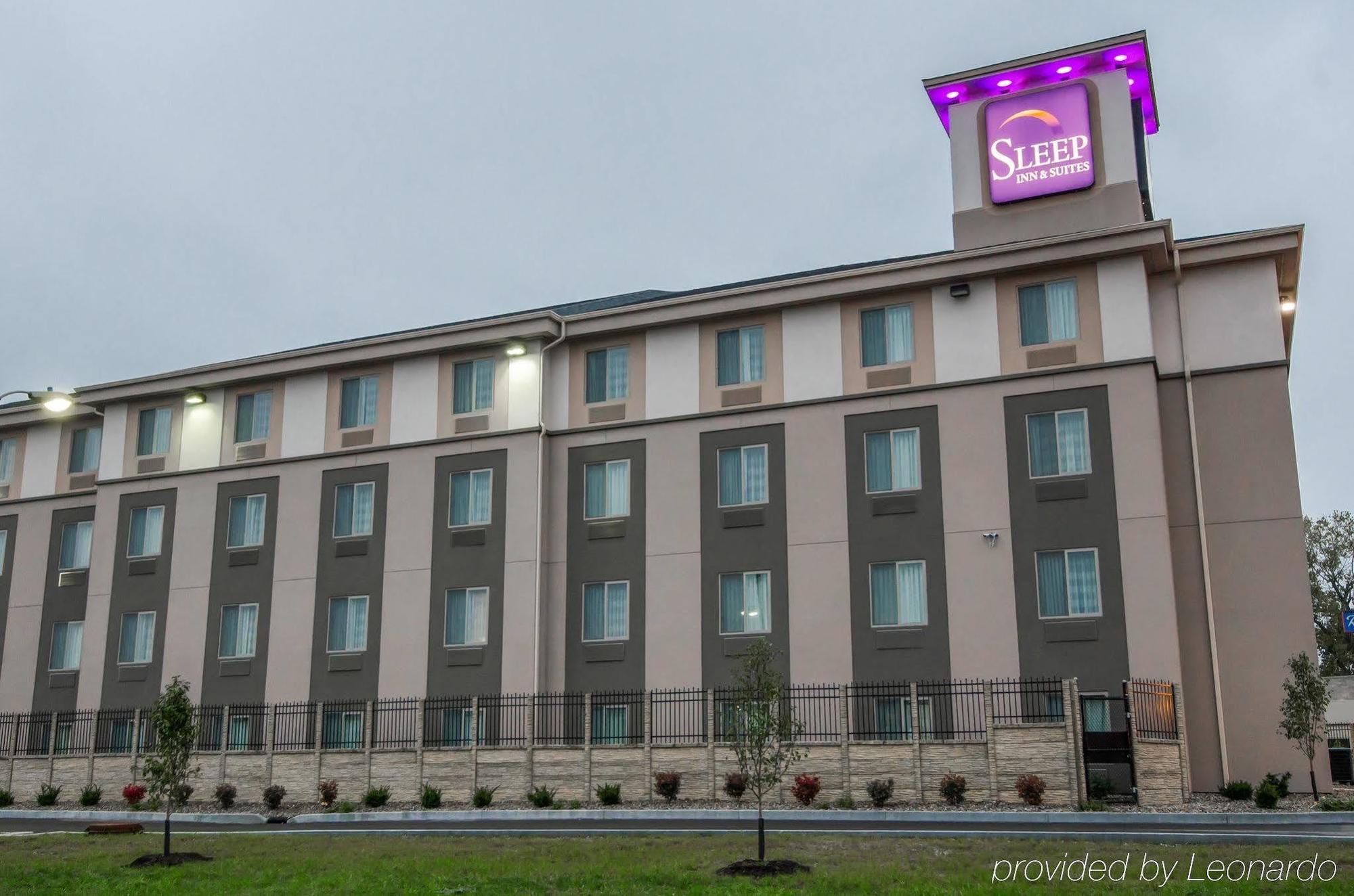 Sleep Inn & Suites And Conference Center Downtown Индианаполис Екстериор снимка