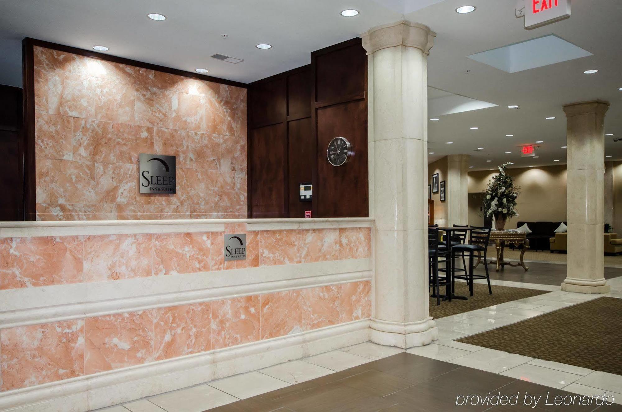 Sleep Inn & Suites And Conference Center Downtown Индианаполис Екстериор снимка