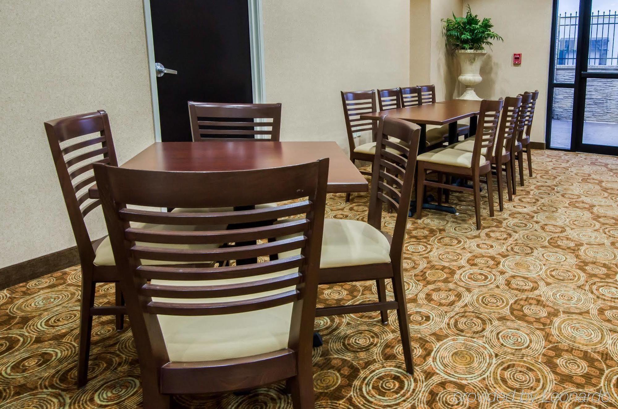 Sleep Inn & Suites And Conference Center Downtown Индианаполис Екстериор снимка