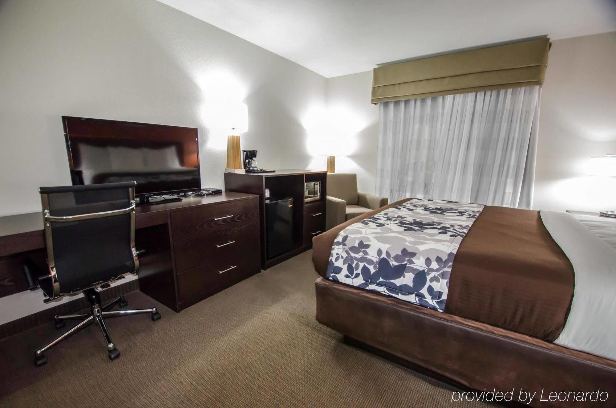 Sleep Inn & Suites And Conference Center Downtown Индианаполис Екстериор снимка