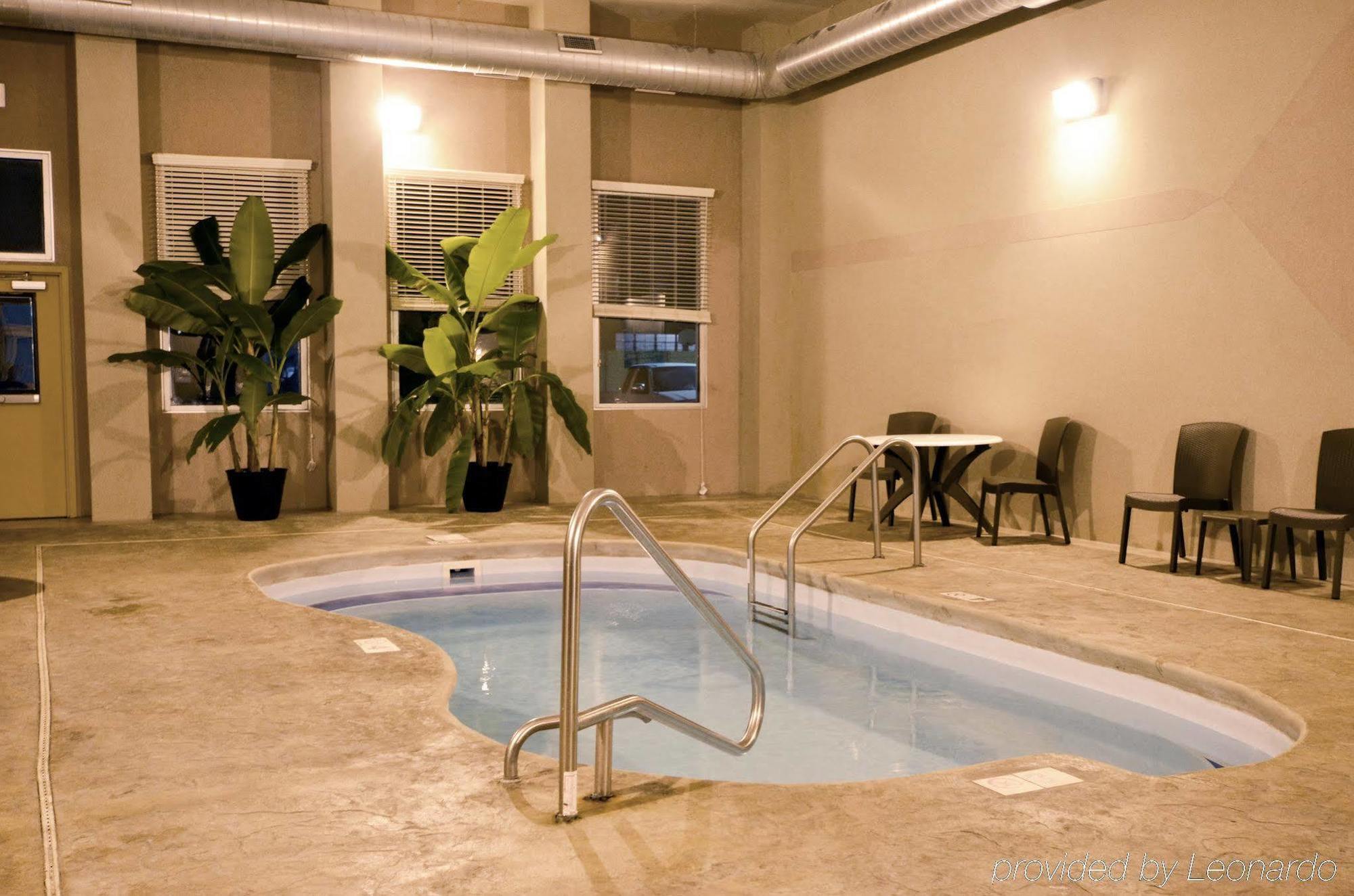 Sleep Inn & Suites And Conference Center Downtown Индианаполис Екстериор снимка