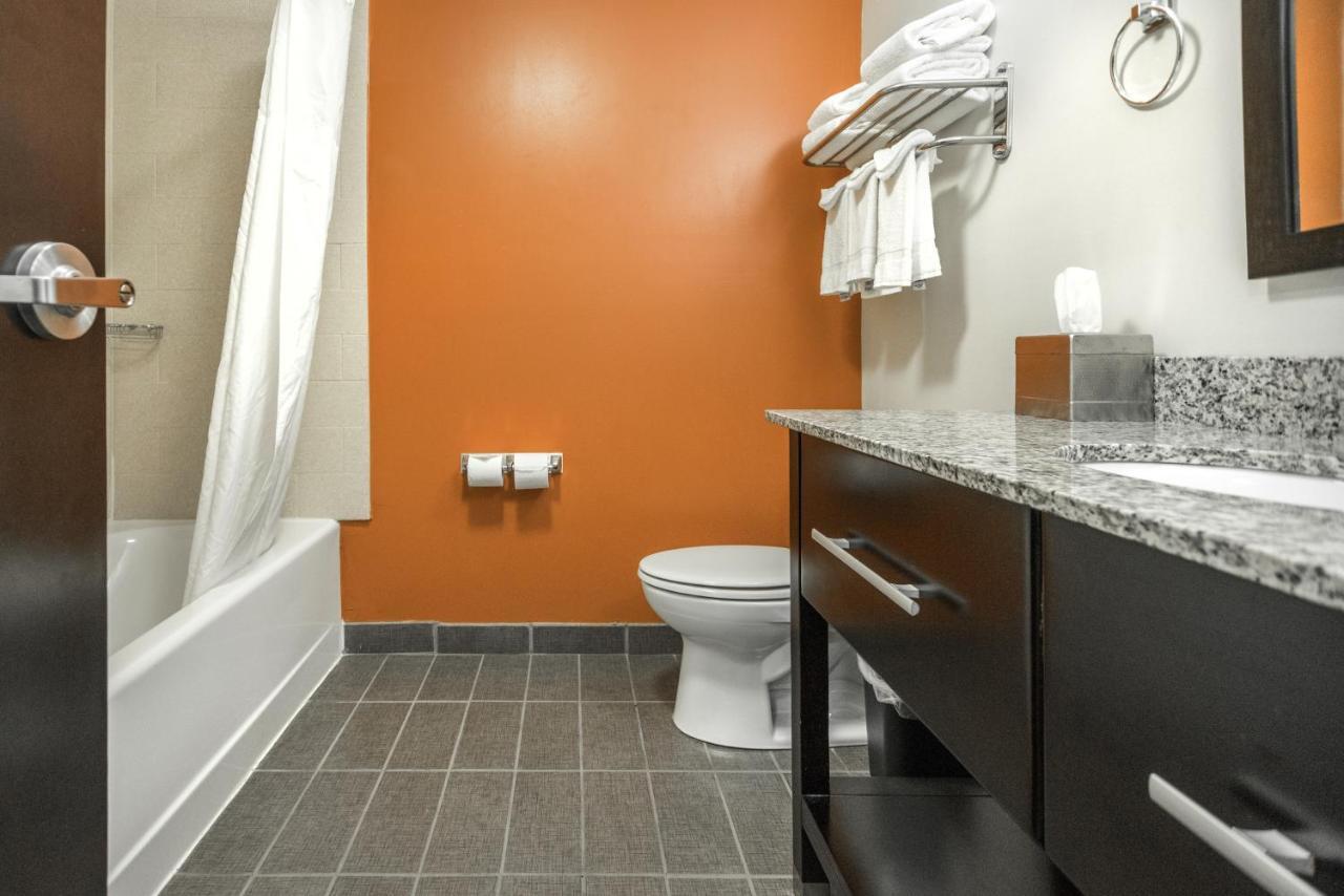Sleep Inn & Suites And Conference Center Downtown Индианаполис Екстериор снимка